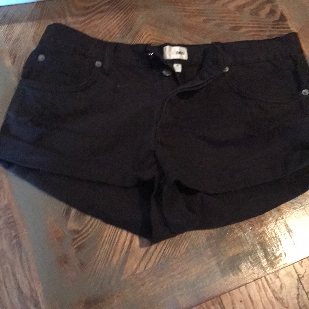 Amuse society Black never worn distressed shorts